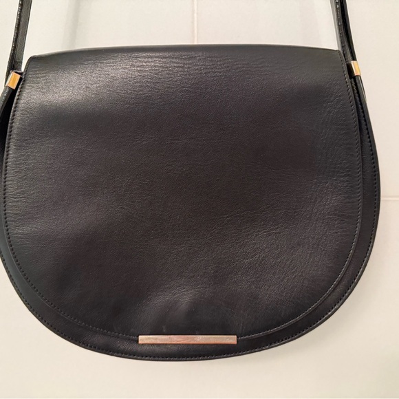 Cuyana Classic Saddle Bag in Black Smooth Leather - Picture 2 of 7